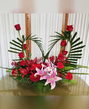 Load image into Gallery viewer, Love Is In The Air